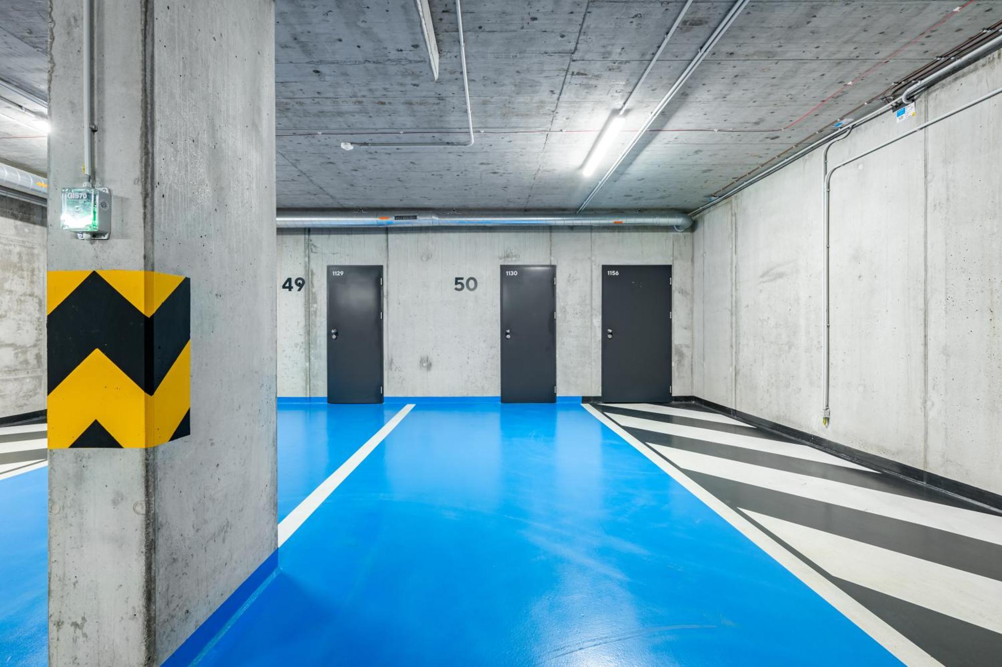 Days - - Terrace - Private Parking