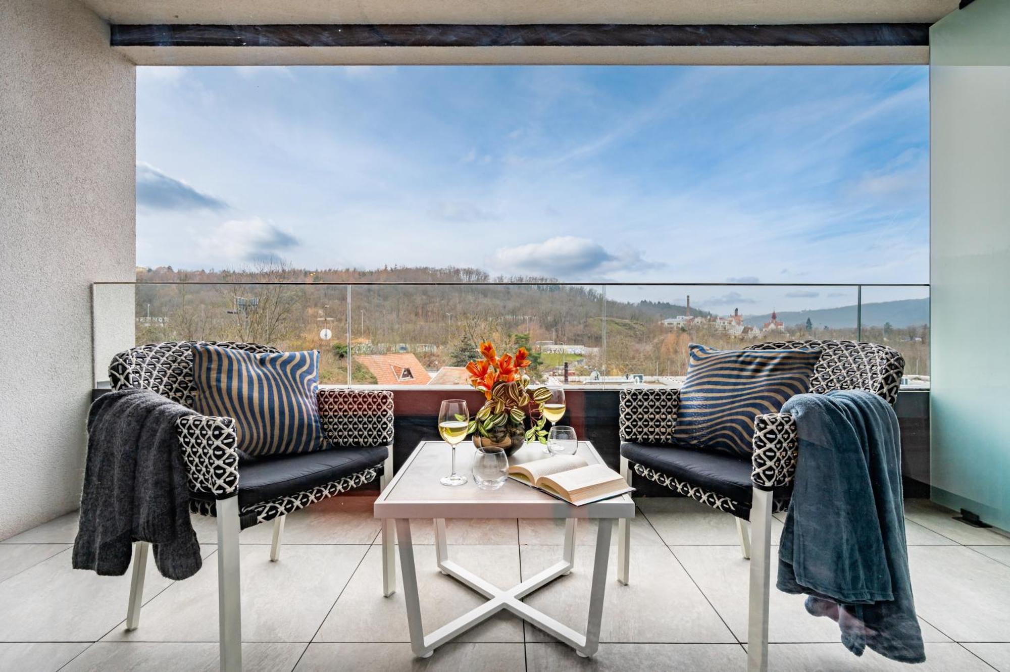 Days - - Terrace - Private Parking Appartamento